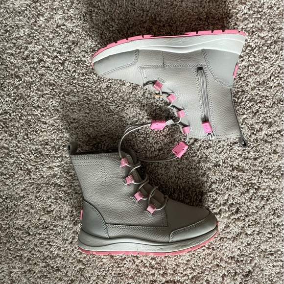 UGG Kids Dinaly Boots - *Pre-Loved* - Picture 8 of 12